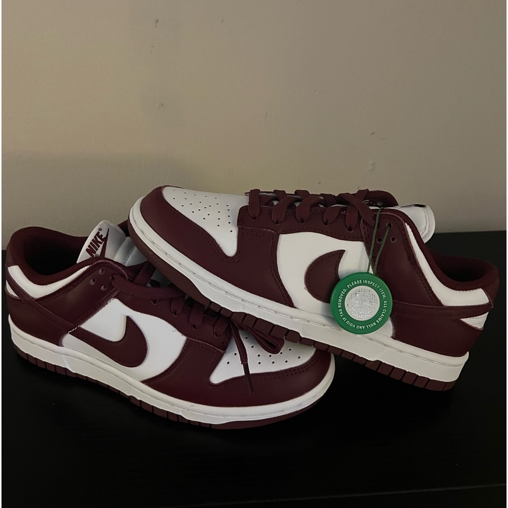 NIKE Dunk Low Women’s size 7. For faster shipping box is not included.